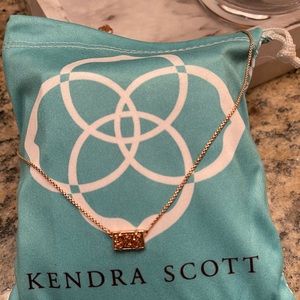 Kendra Scott Rose Gold necklace! Like new cond!